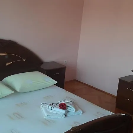 Vana Apartment *