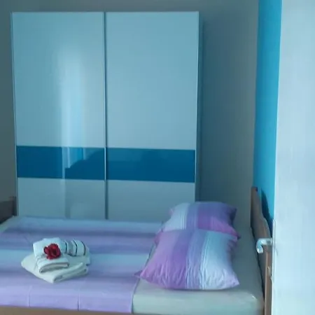 Vana Apartment *