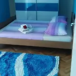 Vana דירה