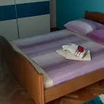 Vana דירה